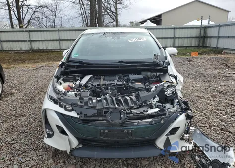 2017 Toyota Prius Prime из США, поврежденный, VIN JTDKARFP7H3058034